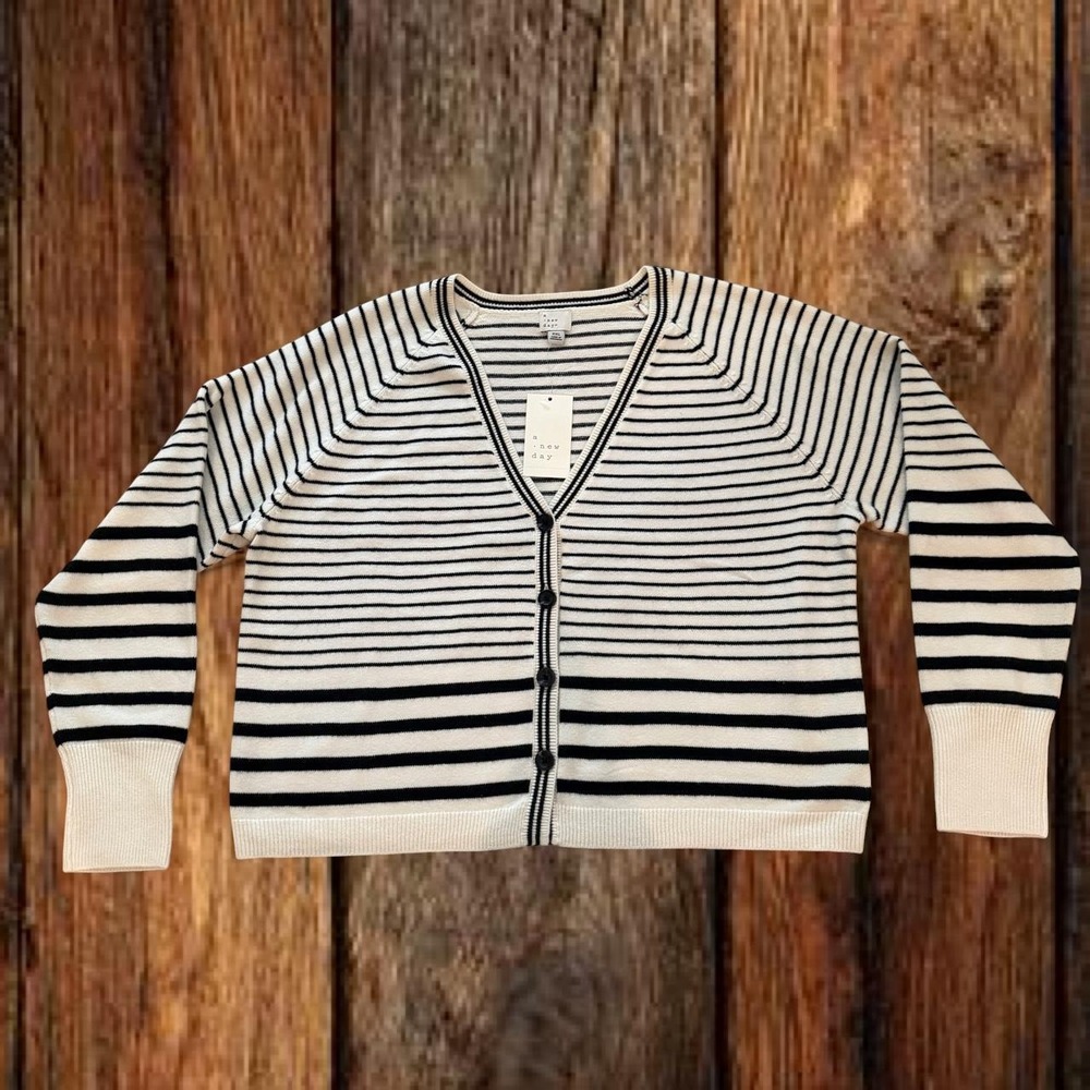 A New Day Womens XXL Striped Cropped Button Cardigan Cream Black 018-14-2978